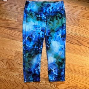 Athleta chaturanga crop blue printed leggings size small